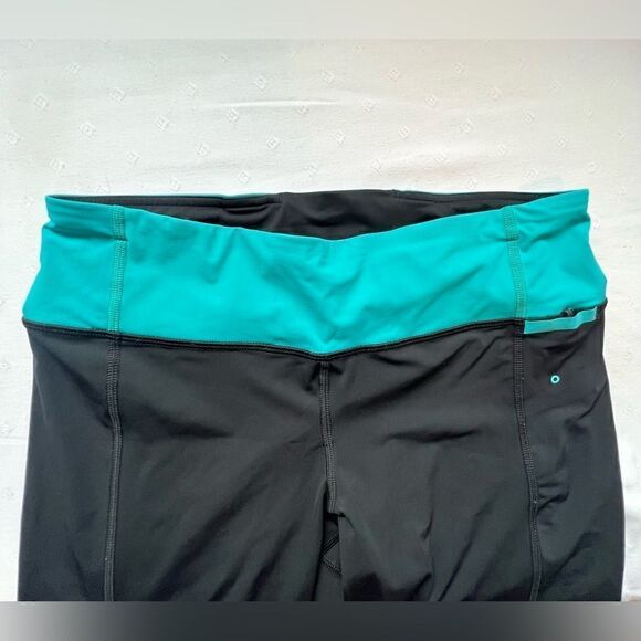 Lululemon Water Bound Crop Black and Teal, Size 8 Excellent pre worn condition - Picture 5 of 7